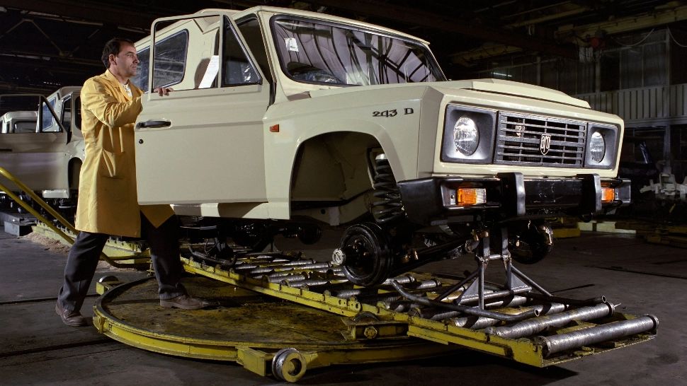 CULISELE STATULUI PARALEL. Culisele terenului accidentat al privatizării care a pus pe butuci uzina ARO