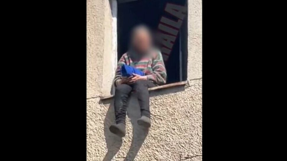 O bătrână din Brăila s-a aruncat de la etajul 4 chiar în timp ce negociatorul încerca să o oprească - Femeia a murit la scurt timp