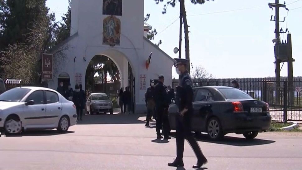 S-a prefăcut că este orb ca să impresioneze pelerinii de la Cernica. Detaliul care l-a dat de gol