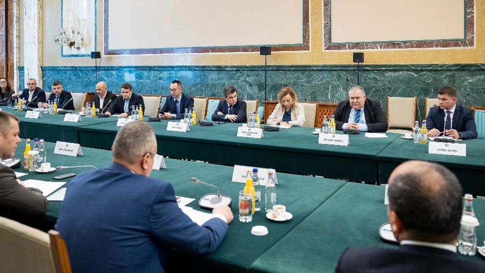 Premierul Ciucă, discuții cu marii retaileri: „Avem nevoie de mai multe depozite frigorifice şi de conservare pentru producătorii români”