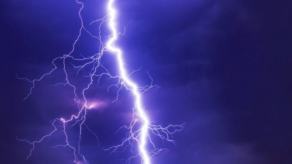 Ce să NU faci în timpul unei furtuni. Greșeala care îți poate fi fatală 