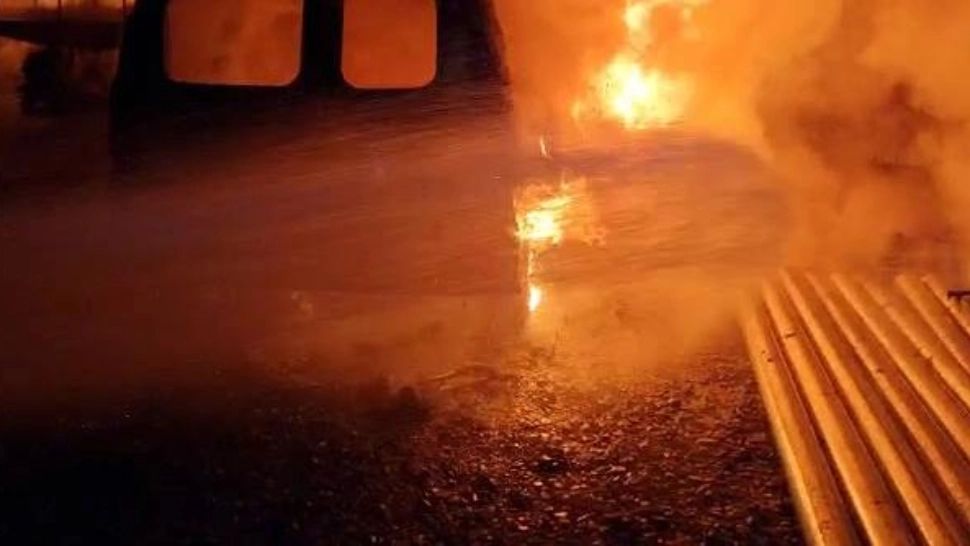 Incendiu devastator la un service din Prahova, pompierii au stins focul abia după 6 ore - VIDEO