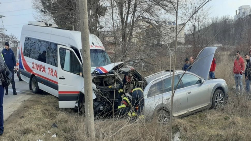 Ciocnire violentă la Eforie Nord între un microbuz și un autoturism: 5 victime, transportate urgent la spital - FOTO&VIDEO