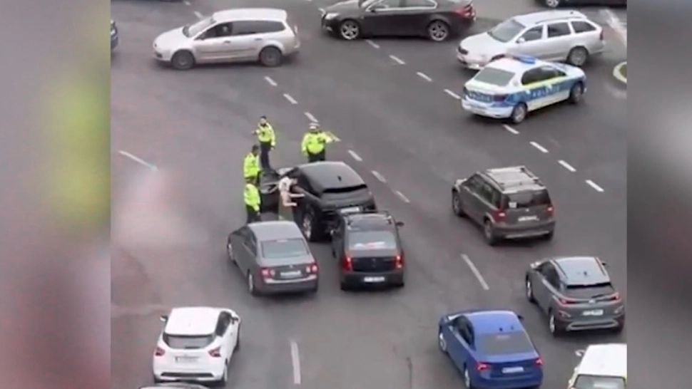 Imagini halucinante cu Ana Morodan în momentul în care polițiștii o opresc în trafic - VIDEO
