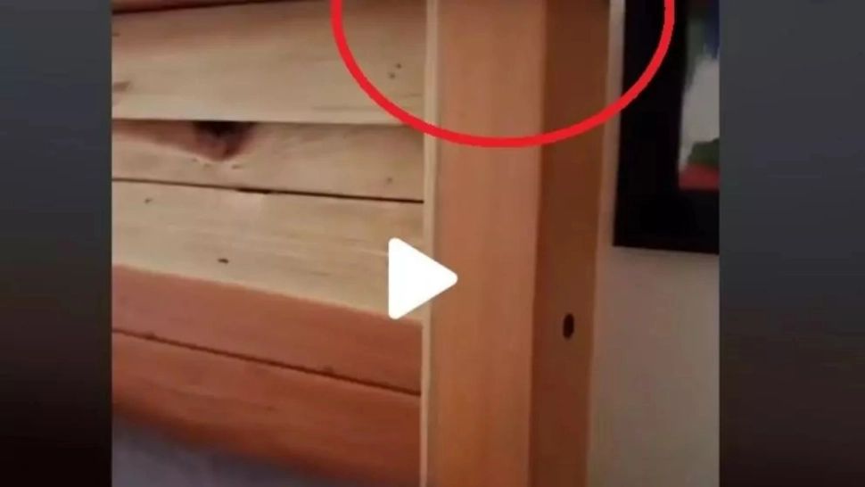 VIDEO – Ce au găsit părinții în capul patului din camera fiicei – La un pas de leșin când și-au dat seama la ce folosesc