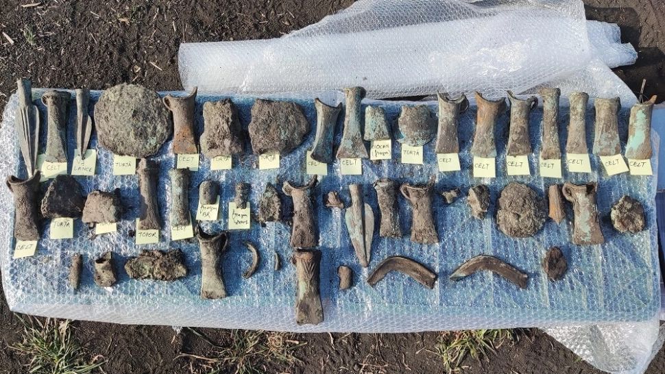 Un depozit de bronzuri vechi de aproximativ 3.200 de ani, descoperit în Alba