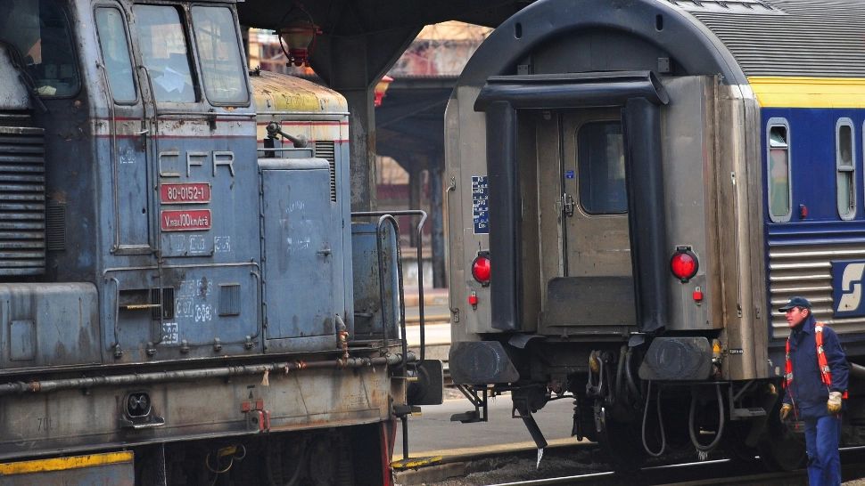 Un marfar defect a dat peste cap circulația feroviară din zona Caracal. Patru trenuri de călători au întârzieri de aproape o oră