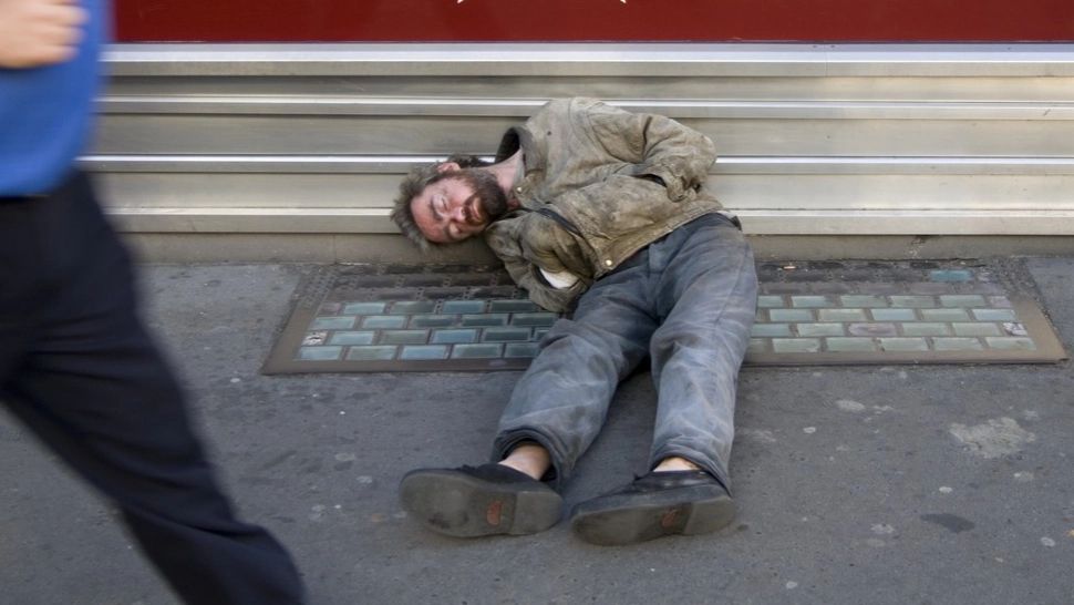 Un preot face PRAF obiceiul celor 40 de pahare. O apucătură PĂCĂTOASĂ, care ascunde doar lăcomia de băutură