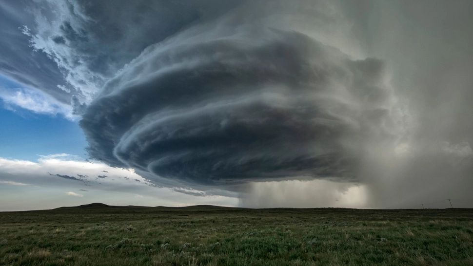 ALERTĂ METEO - COD ROȘU. Furtună aproape de intensitatea unui uragan, în România - HARTA actualizată: vreme severă