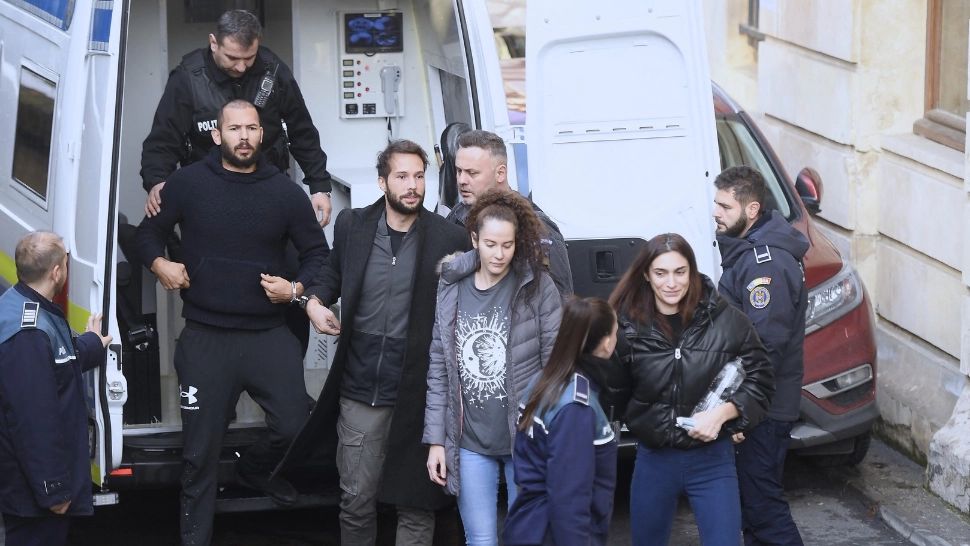 Polițista fraților Tate ar fi accesat bazele de date ale MAI. Andrew Tate i-ar fi cerut să afle cine l-a percheziționat