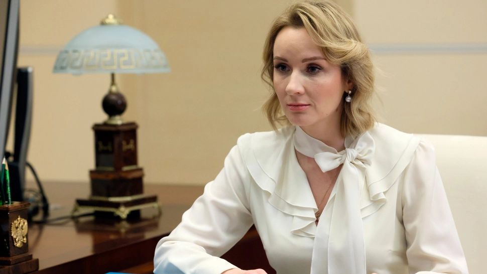 Comisarul rus pentru drepturile copilului, pus sub acuzare pentru crime de război, se laudă că a adoptat un copil din Ucraina