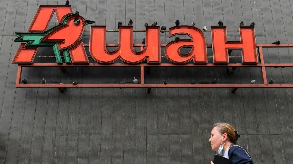 Auchan toarnă și mai mult gaz pe foc. Retailerul a comunicat că nu renunță la piața din Rusia