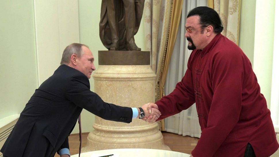 Steven Seagal, angajat să-i antreneze pe soldații lui Vladimir Putin