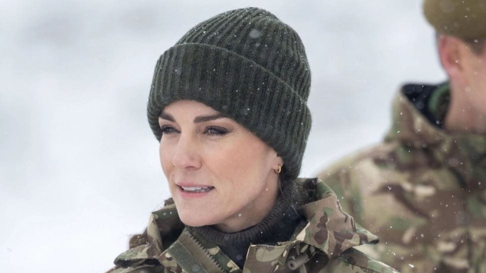 Kate Middelton s-a dus în mijlocul soldaților. Imagini de senzație cu prințesa-soldat - GALERIE FOTO