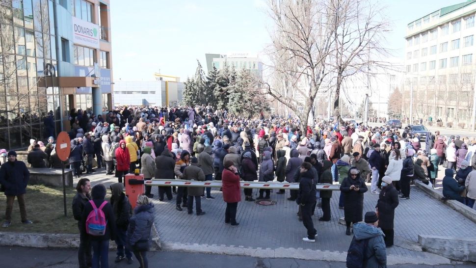 Proteste la Chișinău | Aeroportul Internațional, redeschis după o falsă alertă cu bombă. Zeci de manifestanți, duși la poliție. - VIDEO/ LIVE TEXT