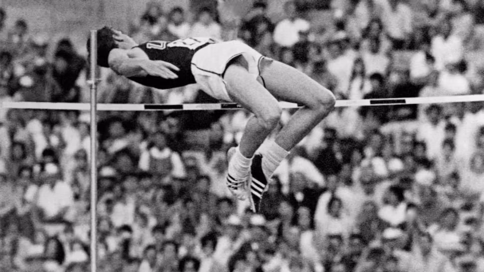 A murit un sportiv LEGENDAR. A inventat tehnica modernă a săriturii în înălțime