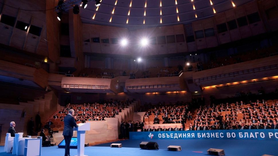 Vladimir Putin le-a cerut oligarhilor să deschidă buzunarele pentru țara-mamă