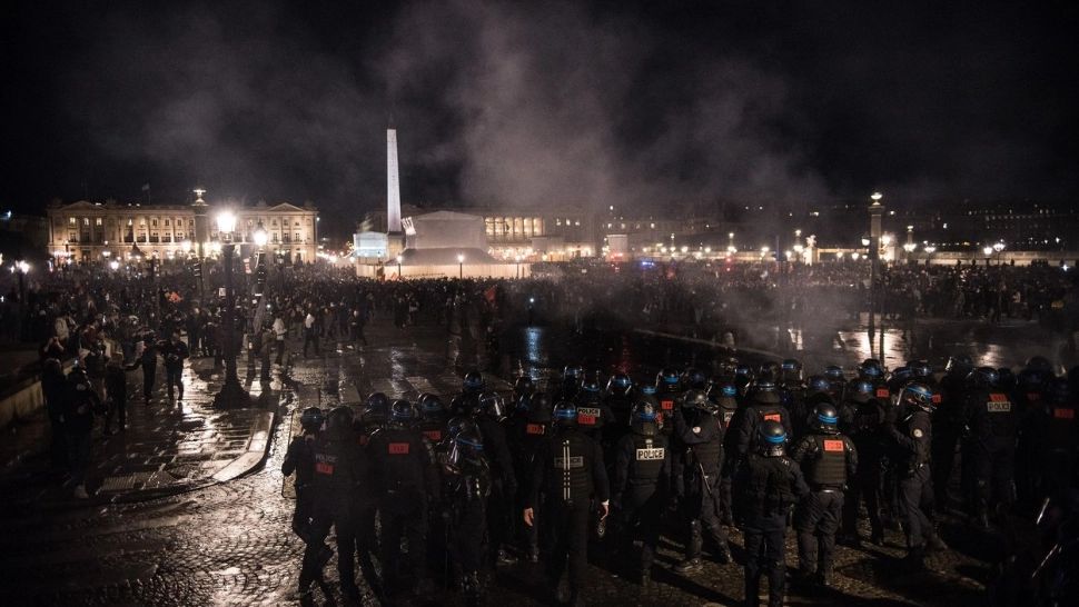 Proteste și ciocniri cu forțele de ordine, în Franța. Violențe în centrul Parisului: un polițist rănit, zeci de arestări. S-a intervenit cu gaze - VIDEO