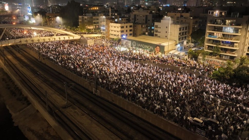 Răsturnare de situație în Israel: Ministrul Apărării rămâne în funcție, pe fondul valului uriaș de proteste din toată țara 