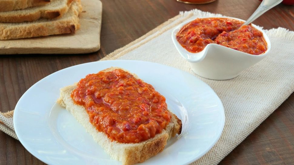 Zacuscă de vinete necoapte - rețeta de post care ușurează munca gospodinelor. Ingredientul care îi dă tot gustul