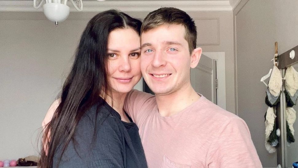 Și-a crescut fiul vitreg de la 7 ani, apoi l-a luat de soț. Povestea care a făcut valuri în Rusia