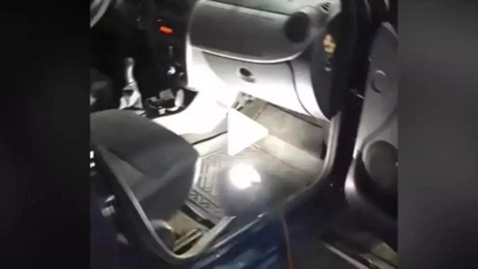 VIDEO – Ce a găsit un mecanic într-o mașină adusă la service pentru un schimb de ulei: “Clientul mi-a zis că merge și așa“