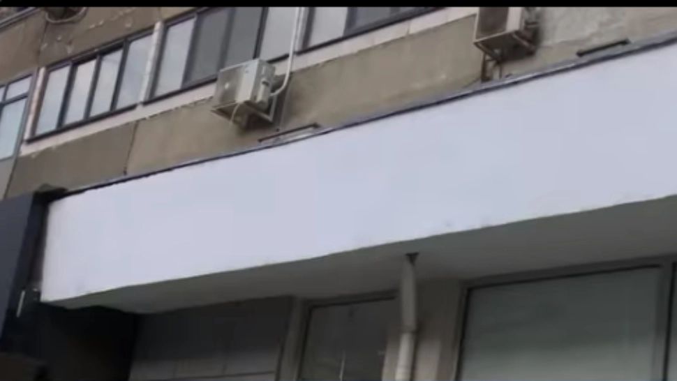 Rezultatele boicotului unei asociații de proprietari: o bancă austriacă a rămas fără sigla de pe bloc