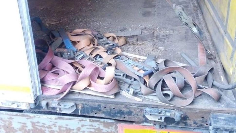 Cum se mai fură lemn din pădurile României? Metoda camionul gol și depozitul plin