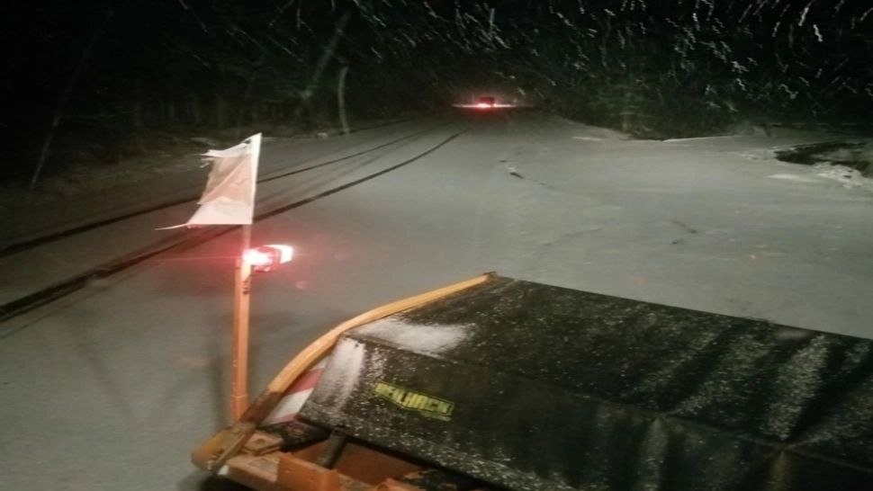 Iarna a revenit în forță în centrul țării! Utilaje de deszăpezire, scoase pe traseu. VIDEO