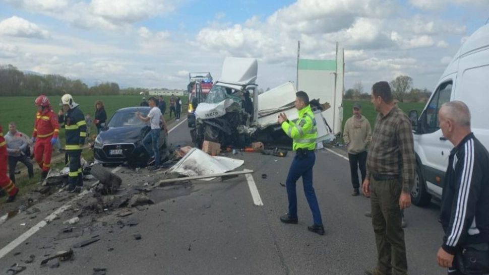 Şase persoane rănite într-un GRAV ACCIDENT de circulație produs pe DN 1, în județul Brașov! Trafic complet blocat
