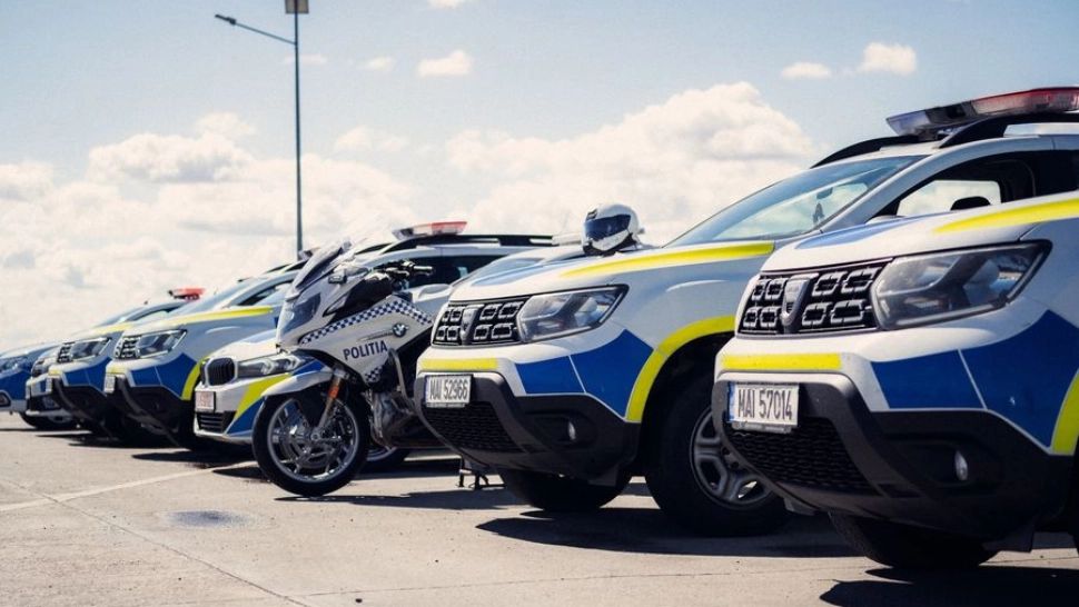 Polițiști, prinși în flagrant când luau mită - opreau doar mașini de lux. Printre șoferi, Becali și Geoană