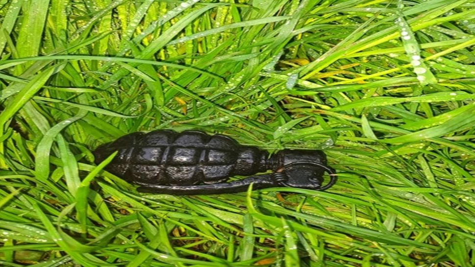 GRENADĂ găsită de un șofer într-o parcare din județul Giurgiu - Intervenția pompierilor pentru eliminarea pericolului de explozie