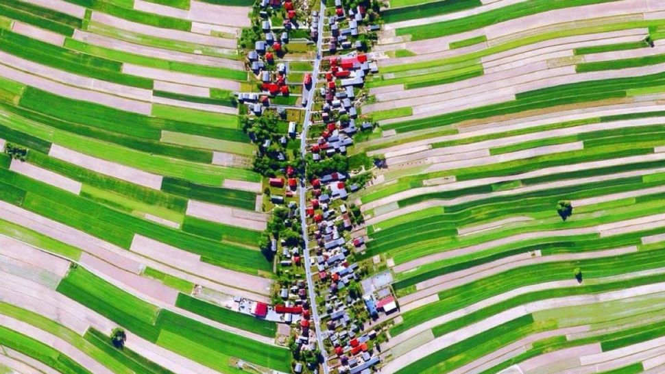 Localitatea BIZARĂ cu mii de oameni și o singură stradă a devenit virală pe internet: unde se află - IMAGINI UIMITOARE 