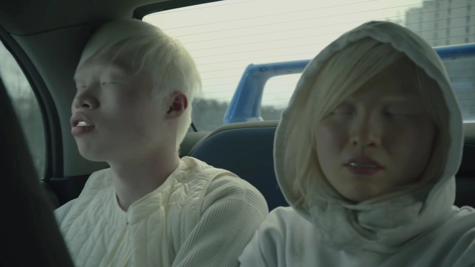 Fenomenul social ÎNFIORĂTOR care a explodat după pandemia COVID. Ce sunt "hikikomorii", izolații care au devenit un fel de zombie sociali