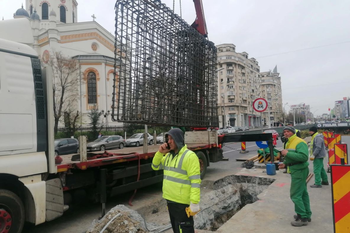 Pasajul Unirii va fi blocat, din nou. Se montează porțile pentru restricția mașinilor de gabarit mare