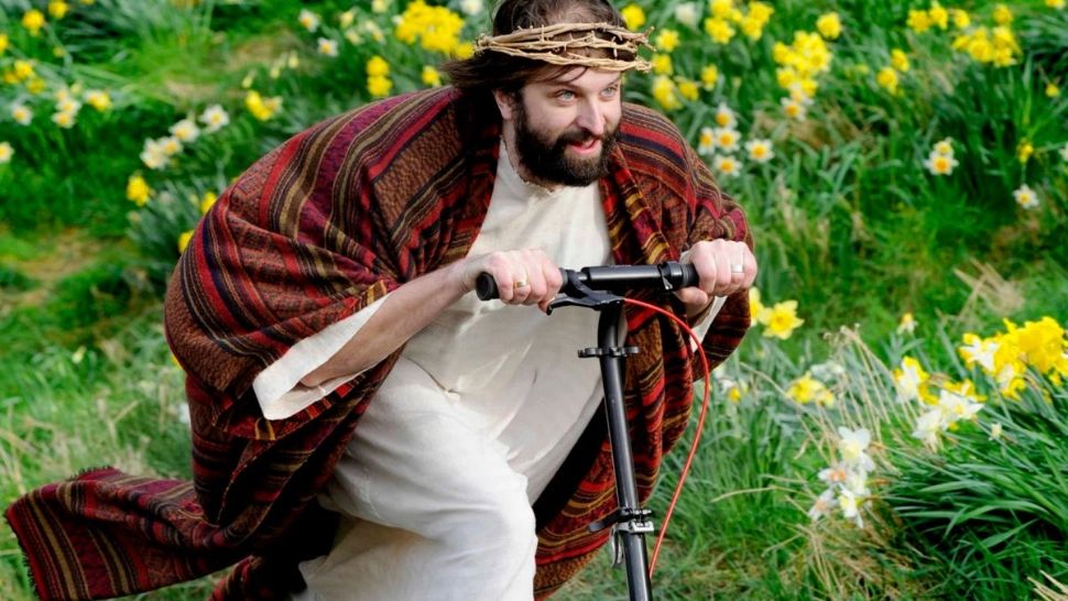 Un fost ministru vorbește despre cât de „cool” ar trebui să fie manualele de religie și despre „Iisus pe trotinetă” 