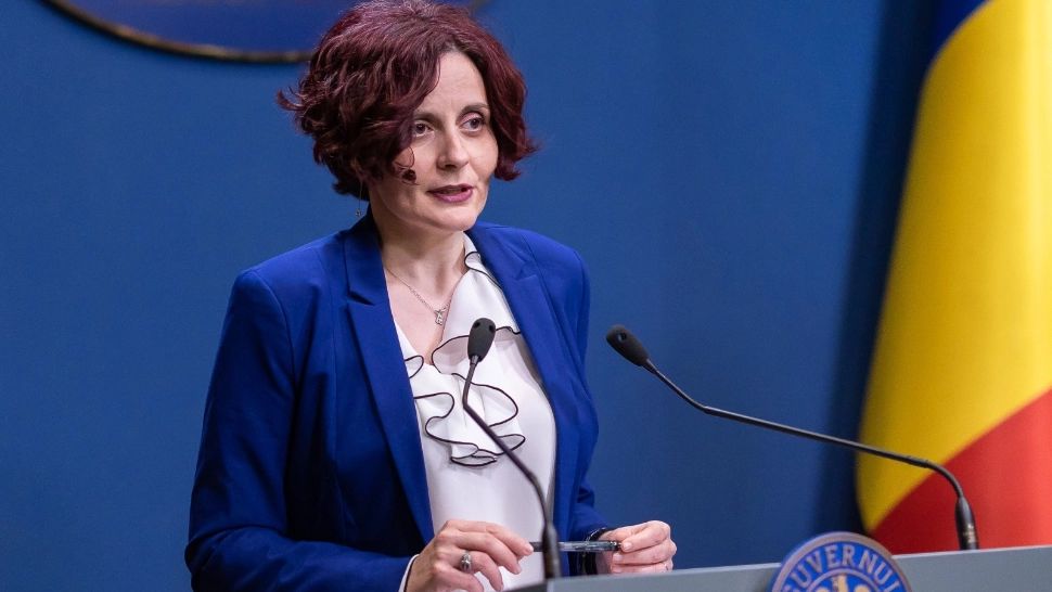 Mădălina Turza: Salariile bugetarilor NU sunt mari. Problema e căpuşarea sistemului cu cei care nu sunt specialiști și abia articulează limba română