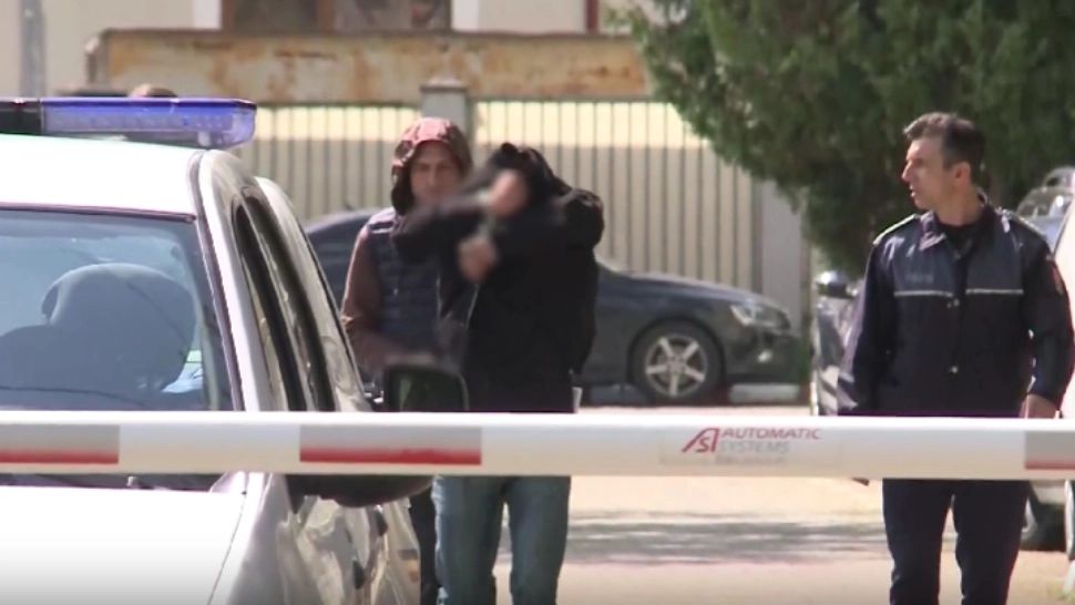 Instanța a decis: AREST LA DOMICILIU pentru polițiștii șpăgari! Cei doi au fost audiați la DNA mai bine de 3 ore