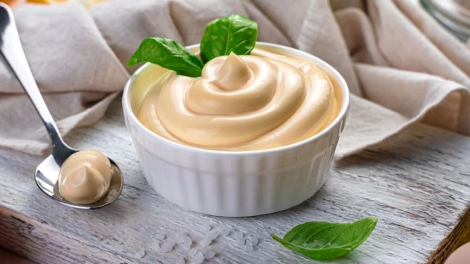 Iată cum faci maioneză fără ouă! Este gata în câteva minute, iar gustul său nu are egal