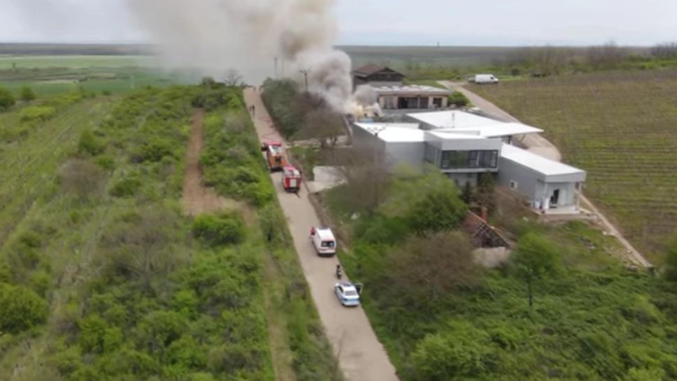 Incendiu puternic la o cramă de lângă Timișoara! Vacanța turiștilor dată peste cap - VIDEO 