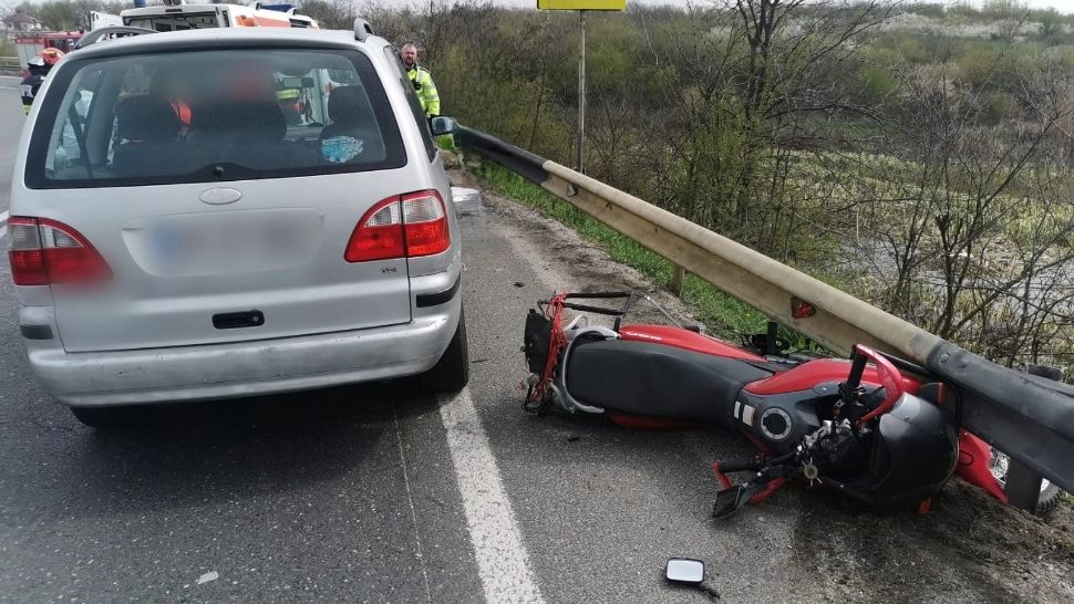 Accident teribil: Un motociclist în vârstă de 24 de ani a fost grav rănit - A fost solicitat și elicopterul SMURD