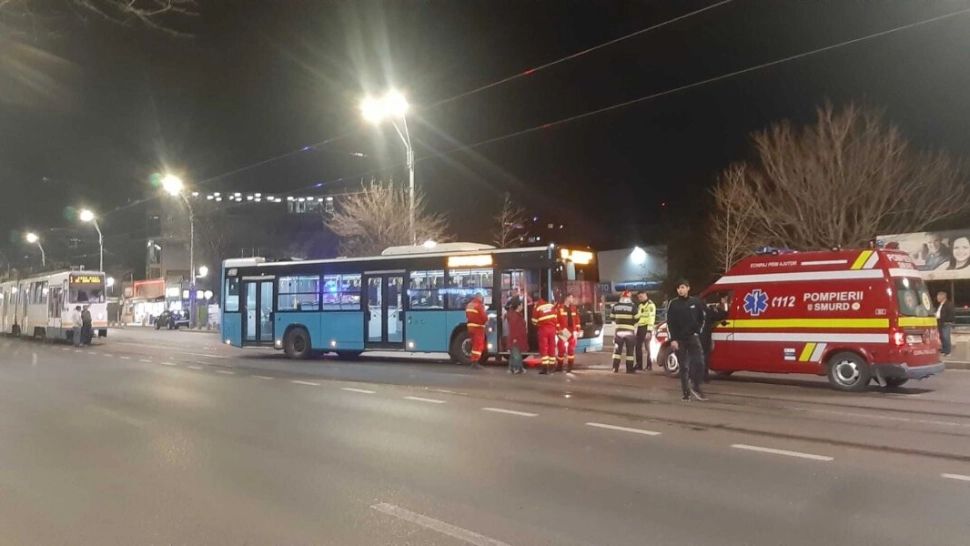 Accident grav în București - Mai multe persoane au fost rănite
