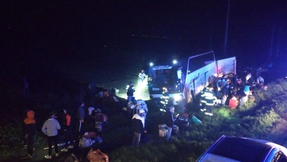 Un nou accident foarte grav pe "drumul morții" - Plan roșu activat după ce un autocar s-a răsturnat