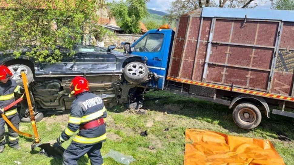 Accident grav între 5 autoturisme - O persoană a murit, alte patru au fost rănite grav