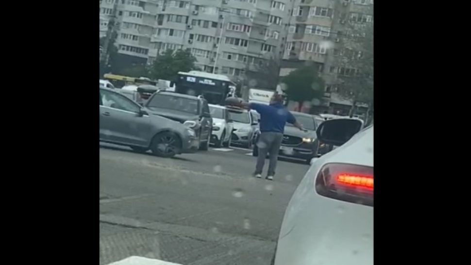 Gest incredibil al unui șofer din Constanța: A început să dirijeze circulația într-o intersecție aglomerată - Imagini virale - FOTO&VIDEO