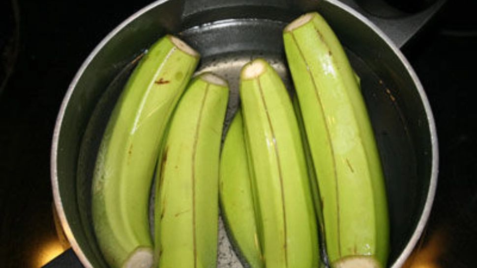 Ești alt om dacă bei fiertură de banană. Care este secretul leacului?