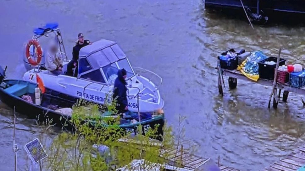 Ucraineni prinși la furat de pește aproape de malul românesc al brațului Chilia. Cât apucaseră să captureze braconierii. VIDEO