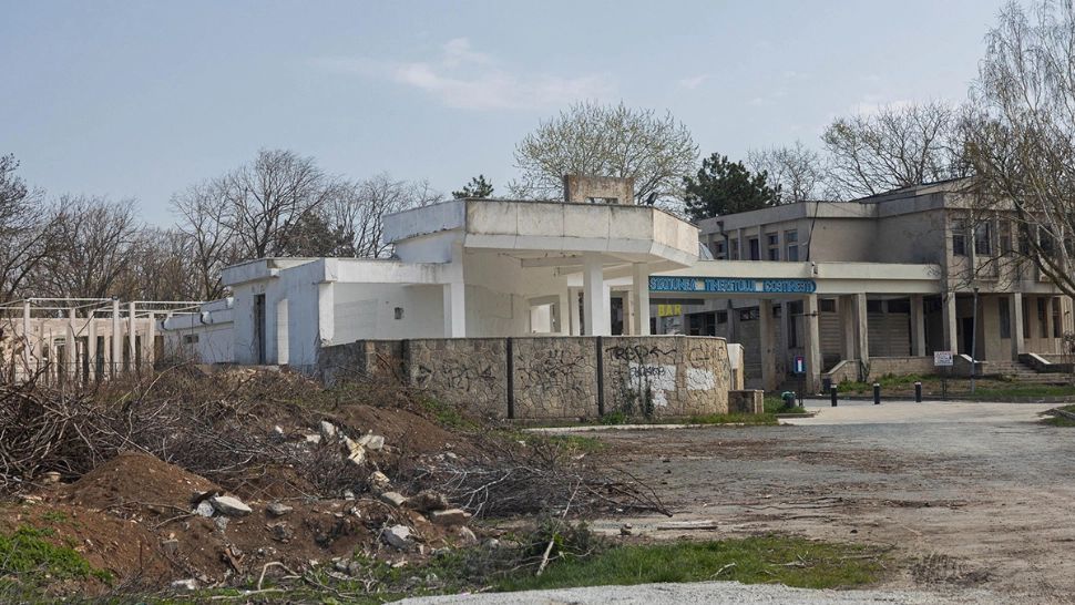 În ce hal a ajuns Costineștiul! Ministrul Turismului amenință că va închide fosta "stațiune a tineretului"