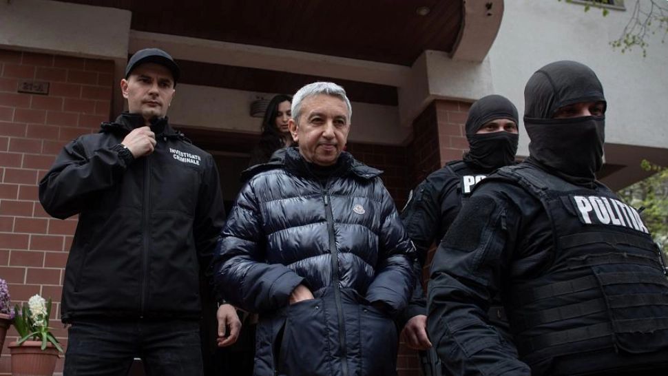 Noi informații din dosarul "Sex cu minore". Cum încearcă să se apere Dan Diaconescu: VARIANTA oferită anchetatorilor - "Procedează în acest mod cu toţi fanii săi”