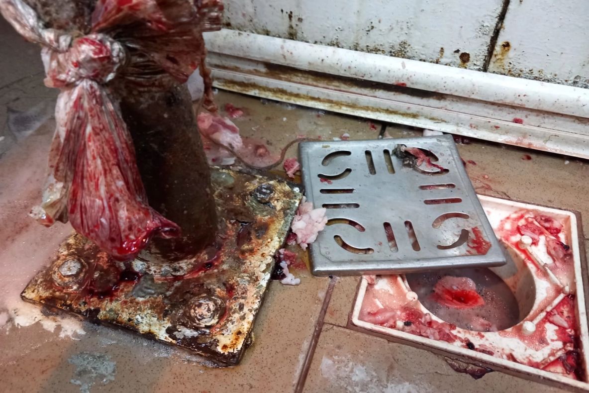 Controale la sânge în Piața Obor din Capitală, înainte de Paște! Ce PRODUSE RISCAU să ajungă pe masa românilor - AMENZI de aproximativ 300.000 lei - FOTO&VIDEO